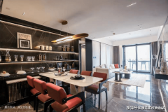 <strong>约233㎡全新3+1房取</strong>